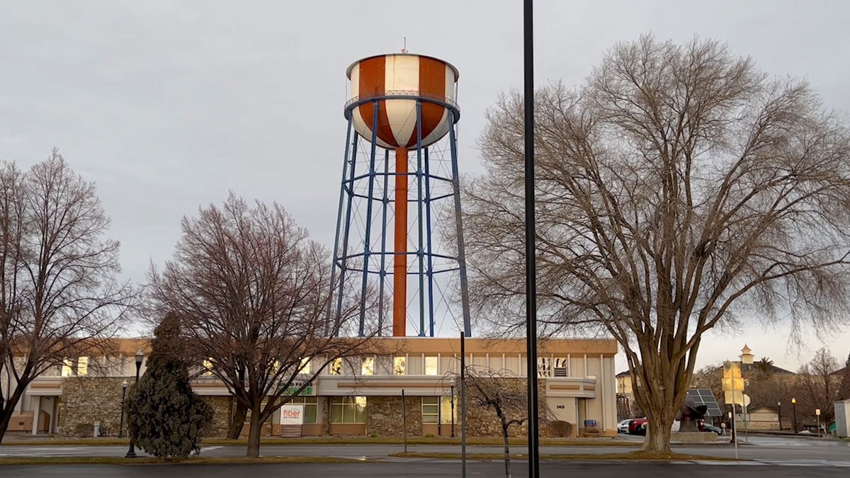 121421-12P-IF-WATER-TOWER-PKGQ.00_00_19_24.Still001-jl3bul.jpg