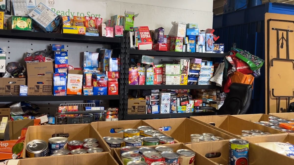 Demand-soars-amid-donation-drop-government-shutdown-concern-5q7ZY2.jpg