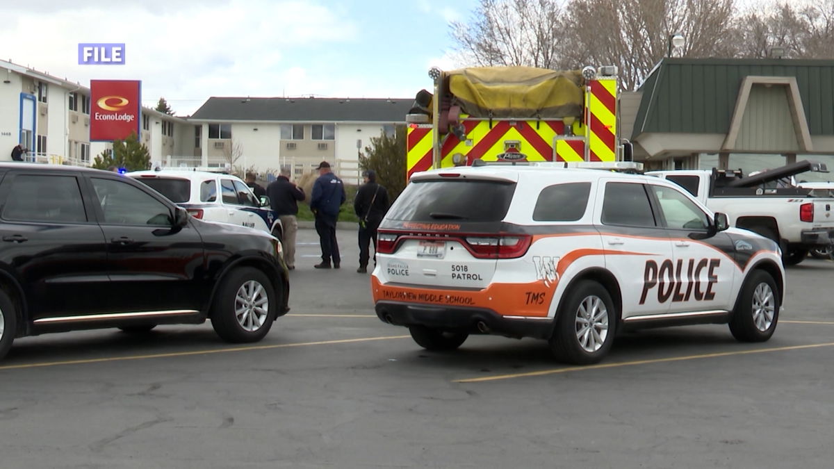 Econolodge-Standoff-wFyH87.jpg