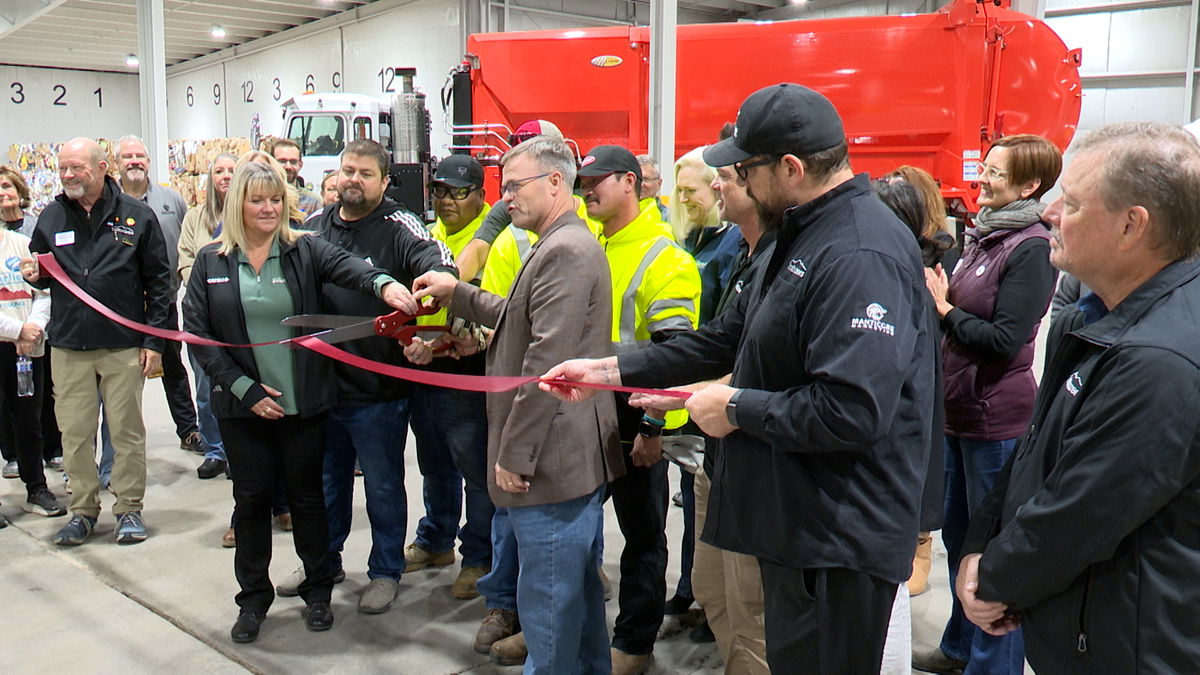 Poki-Recycling-Ribbon-Cutting-ff1xpg.jpg