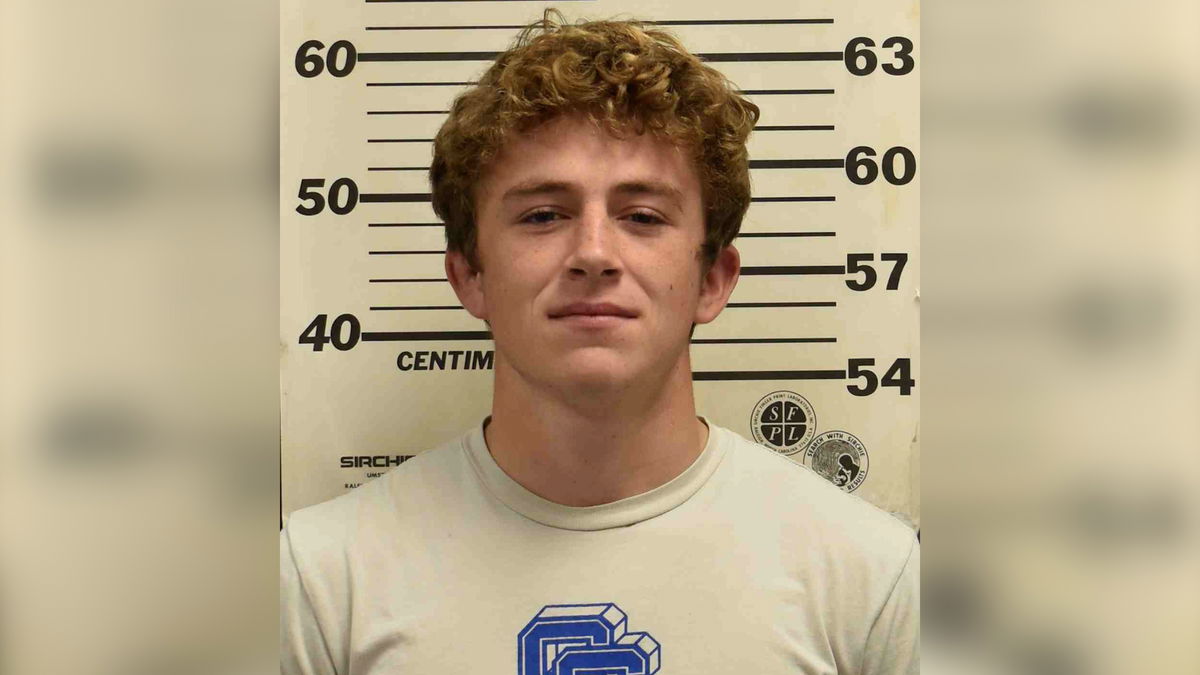lIOKKN88-MUGSHOT-iAnpDz.jpg