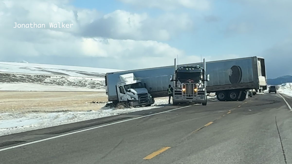 High-winds-cause-multiple-crashes-near-Sugar-City-PA0QgN.jpg