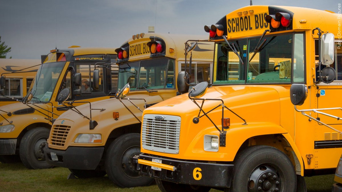 School-bus-logo_School-buses-logo_bus-logo__Public-Domain-Pictures-dxj4qy.jpg