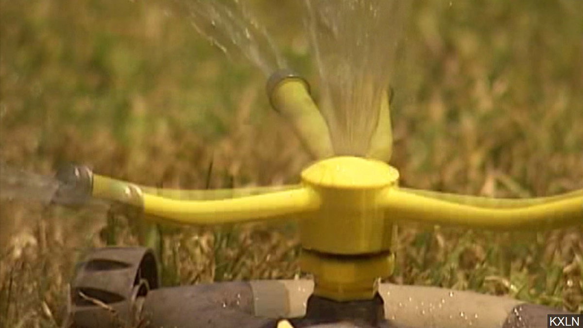 Yard-sprinkler-logo_Lawn-watering_KXLN-nBzDEZ.jpg