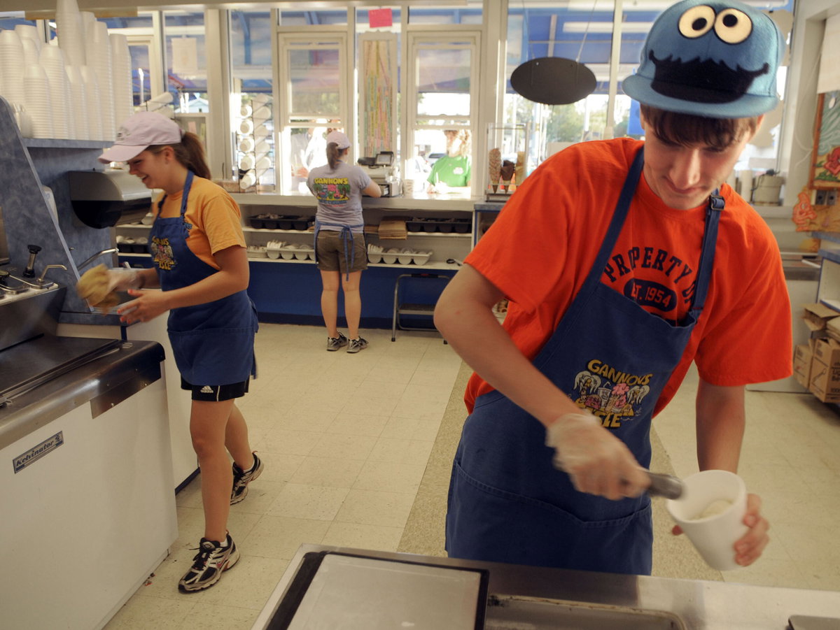 summer_jobs-43a520438b868515b4397a2981fa5c0e114ab6f9-scaled-qbwPK4.jpg