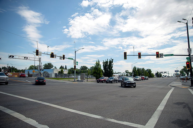 US-26-Idaho-Falls-Lighting-Broadway-intersection-smaller-R5b3KN.jpg