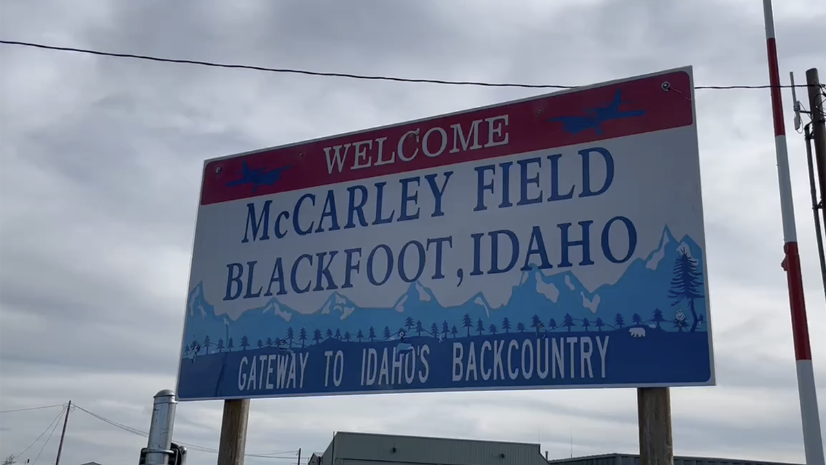 McCarley-Field-Airport-logo_Blackfoot-Airport-logo_Blackfoot-logo_KIFI-nTpYXo.png