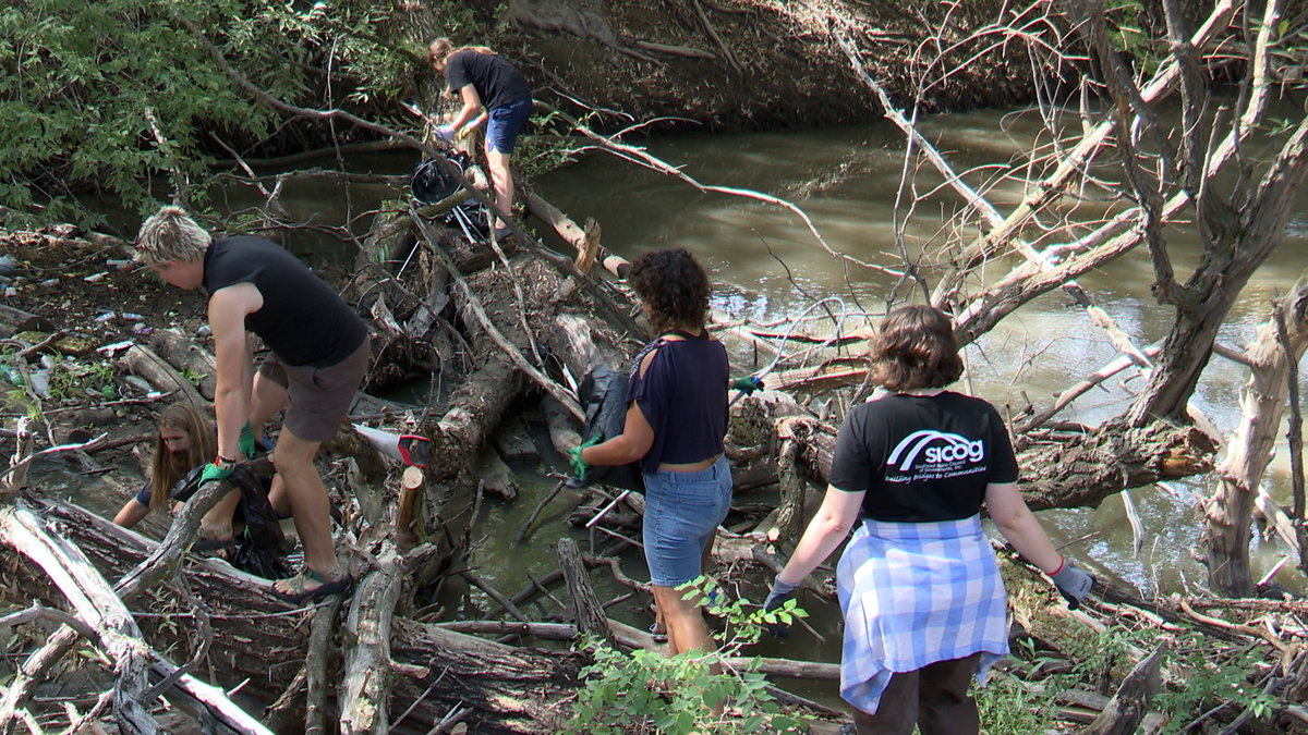 river-clean-up-pic-HjWEJL.jpg
