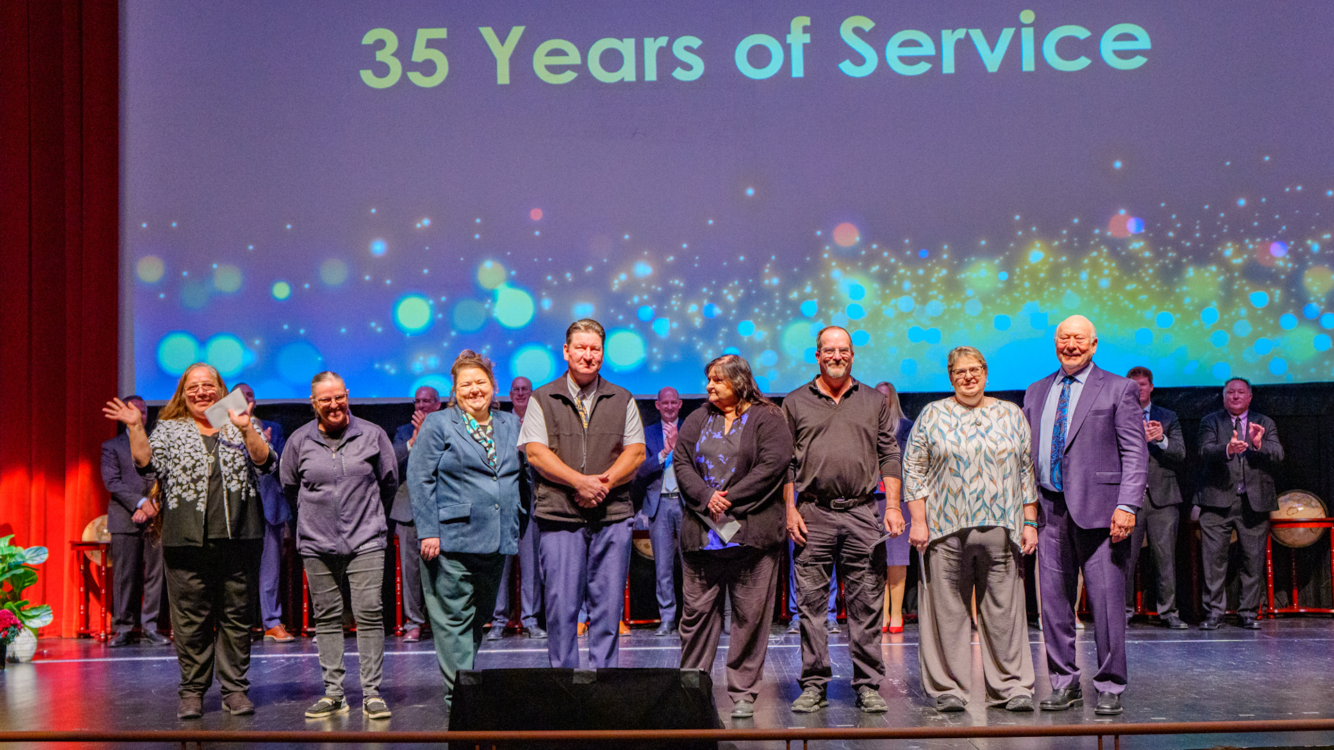 Frank-VanderSloot-and-35-Year-Melaleuca-Team-Members-hDfHQV.jpg